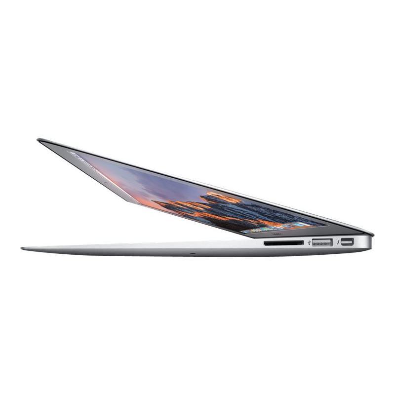 旧型の MacBook Air（2017年リリース、Intel リファービッシュ品